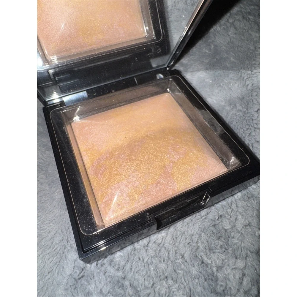bareMinerals Invisible Glow MEDIUM Powder Highlighter .24 oz./7g Discontinued